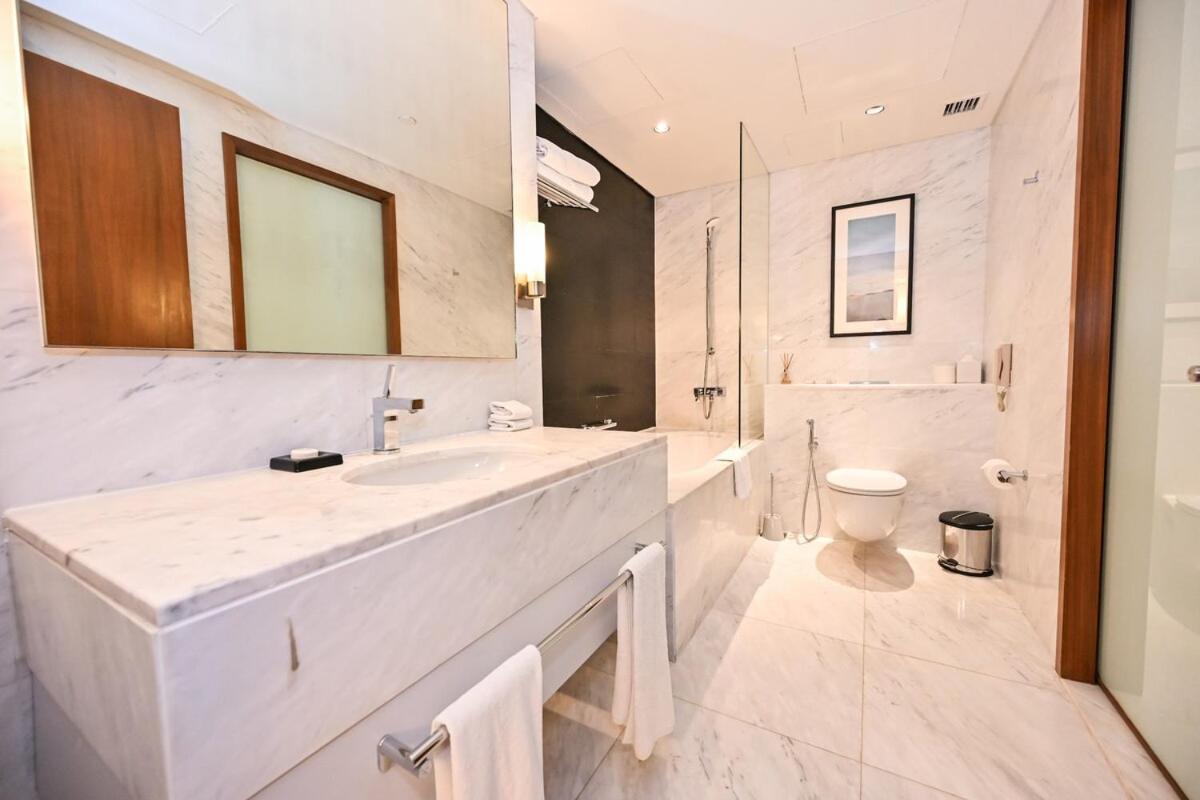 Spacious 1 Bedroom Address Mall Haven Apartment *